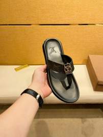 Picture of Louis Vuitton Slippers _SKULVsz38-44mnf05081319